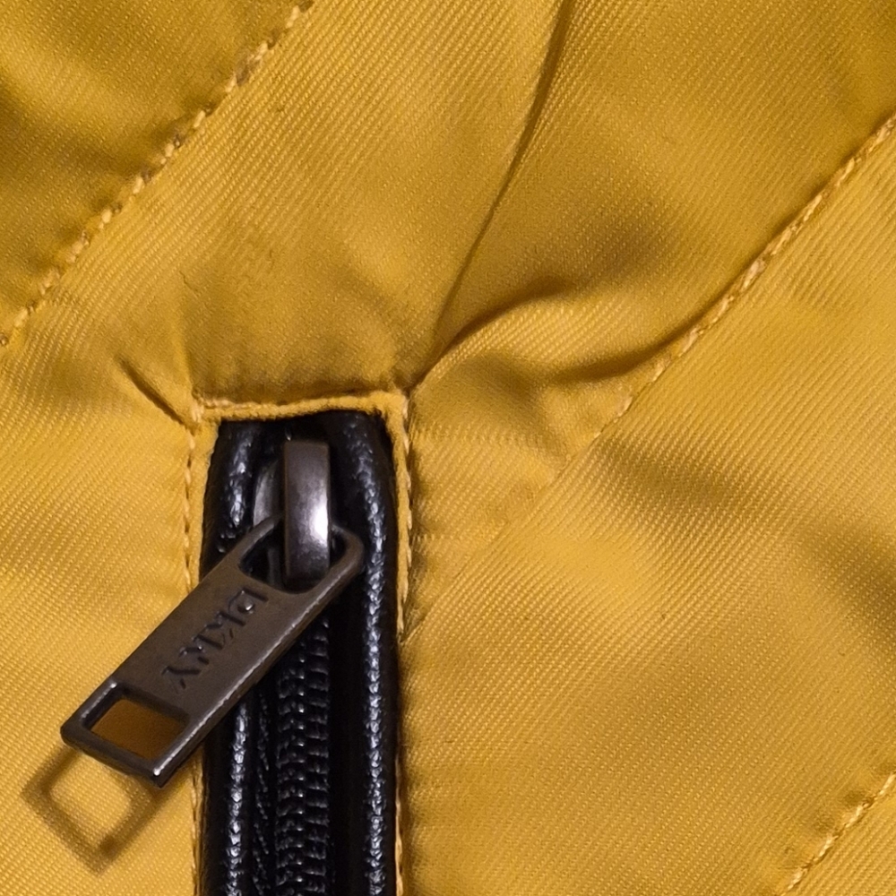 Donna Karan Unisex Vibrant Amber Quilted Zipper Sleeveless Vest Size Medium - Picture 12 of 12